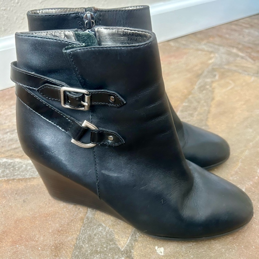 Tahari‎ women’s boots. - Picture 5 of 7